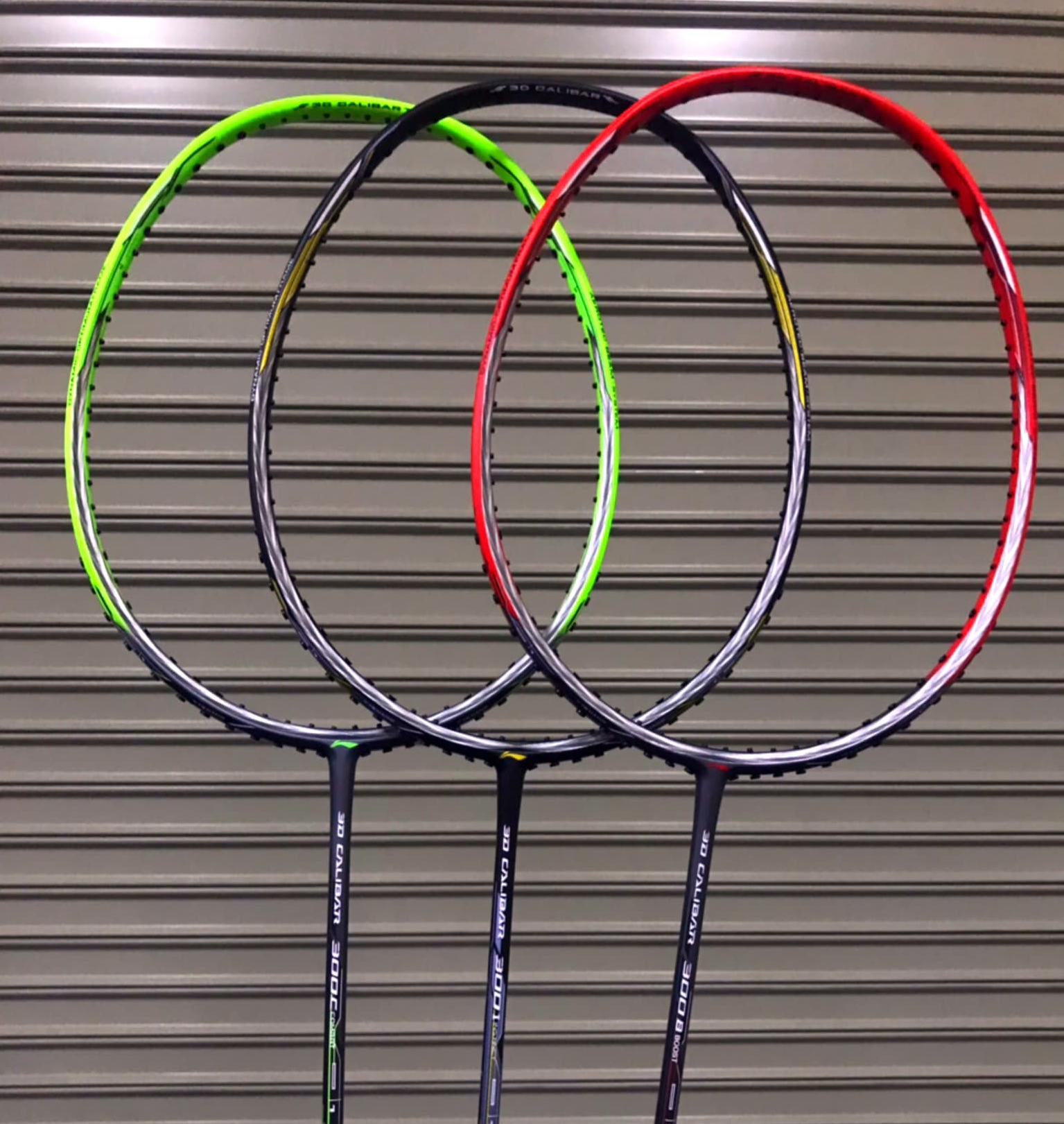 So Sánh Chi Tiết Lining Calibar 300B và Calibar 300C: Chiến Binh Nào Phù Hợp Với Bạn?